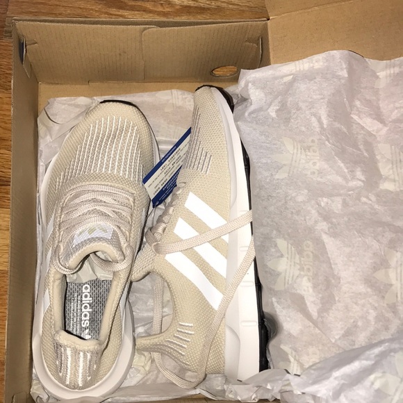 adidas scarpe nuove di zecca swift run poshmark femminili adidas scarpe nuove di zecca swift run poshmark femminili
